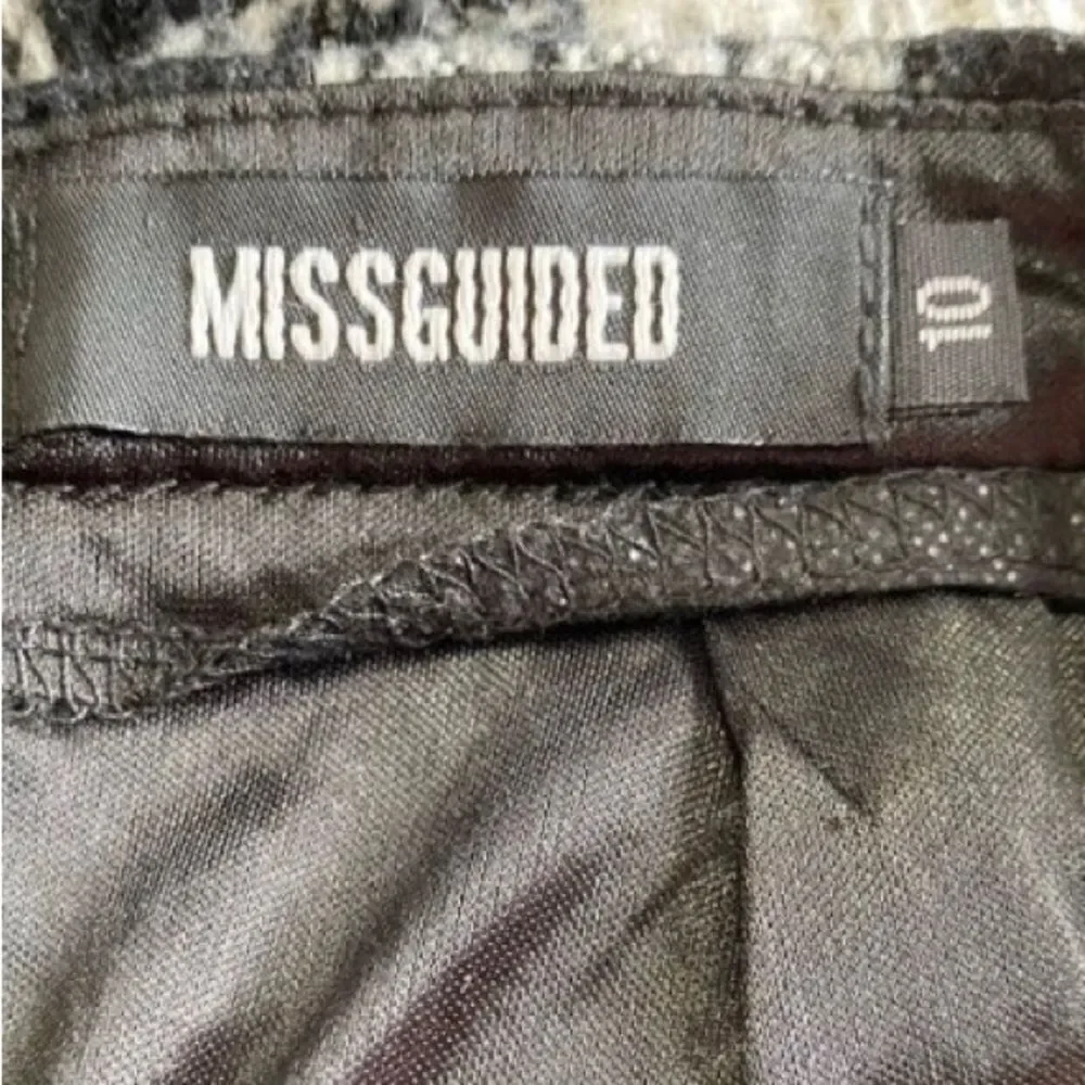 Missguided women’s black and white checkered mini skirt, s/6